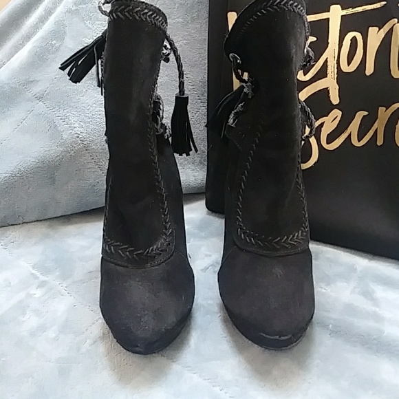 Colin stuart Wedge Heel w/fringe! - Picture 2 of 4